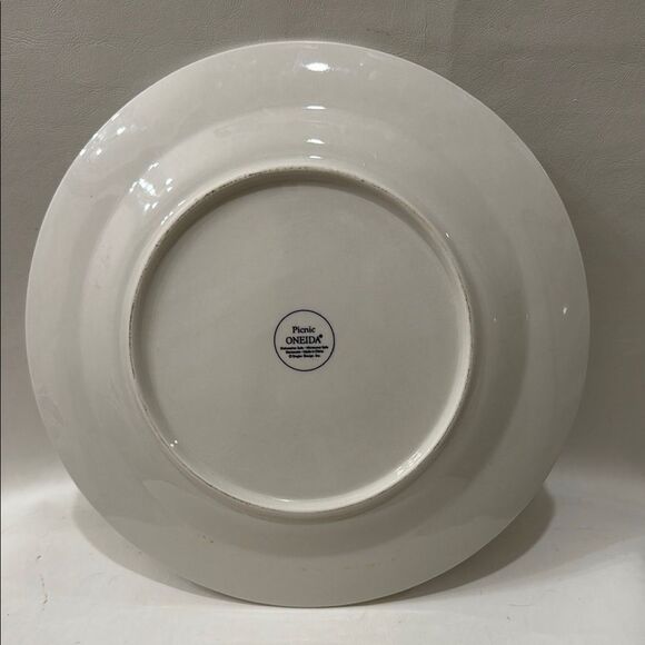Picnic Oneida White Geometric Dinnerware Serving Platter Plate 12 1/4 In Round - Picture 3 of 10
